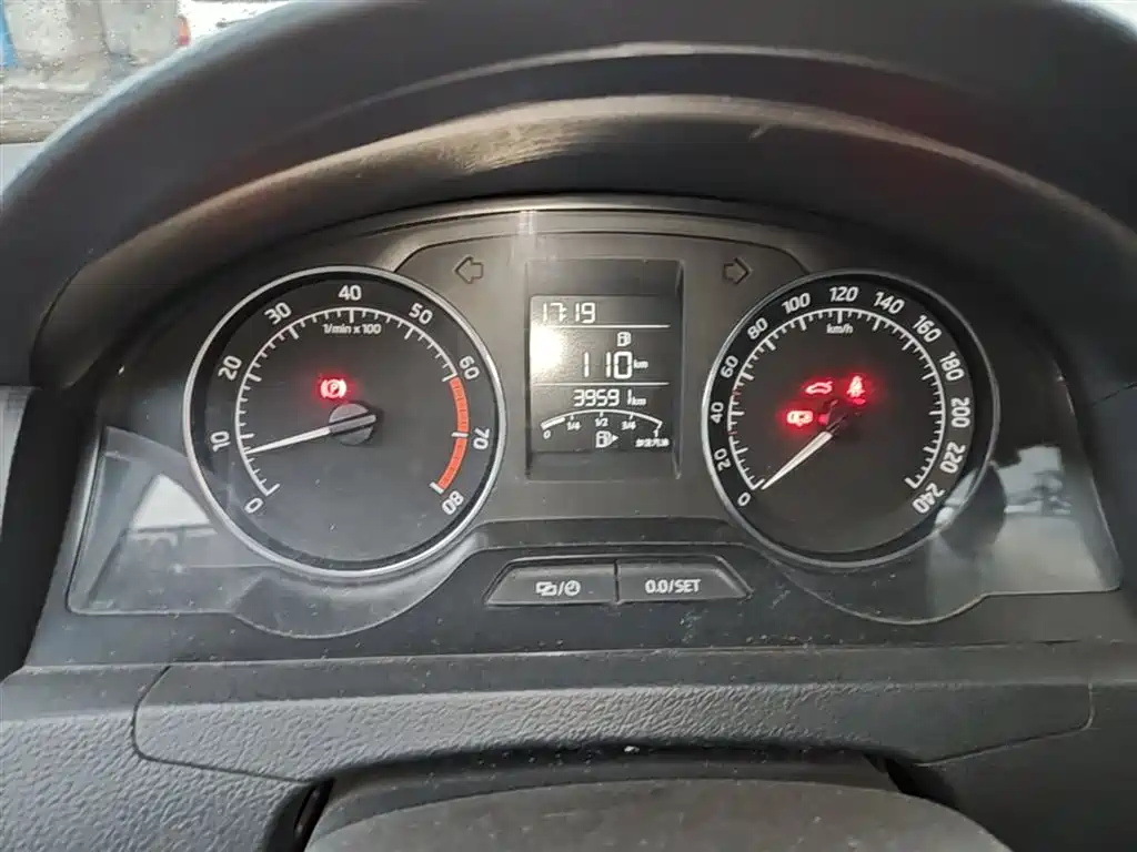 Škoda Skoda Rapid Spaceback 2016 Facelift 1.6L Manual Forward Edition фото 18