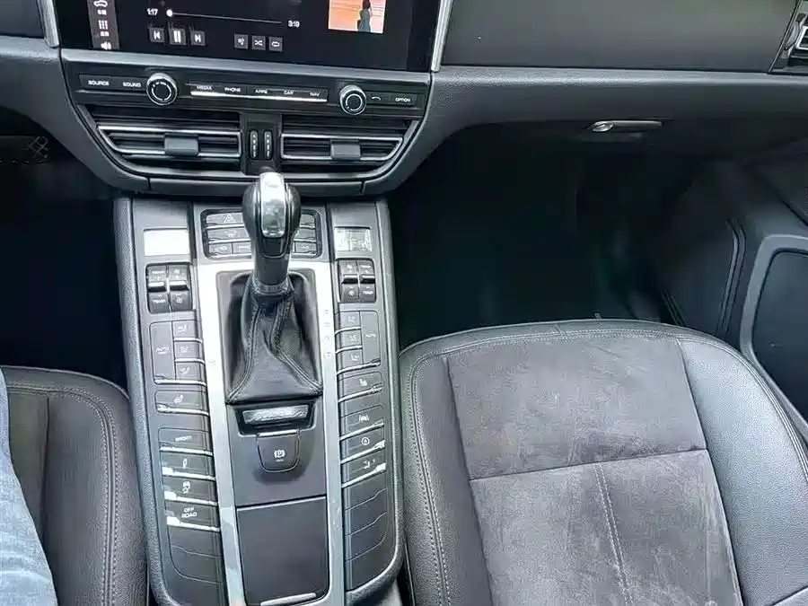 Porsche Macan 2018 Macan 2.0T фото 23