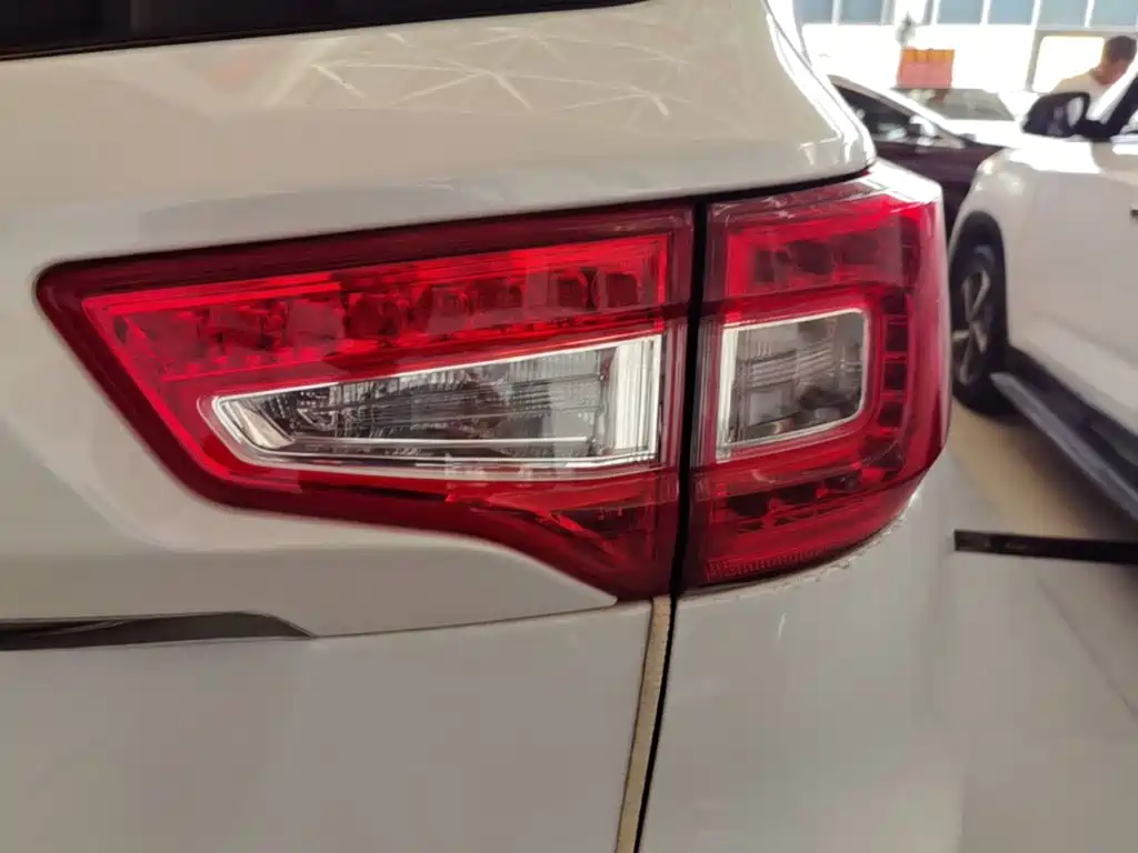 Фото 8 - Changan CS75