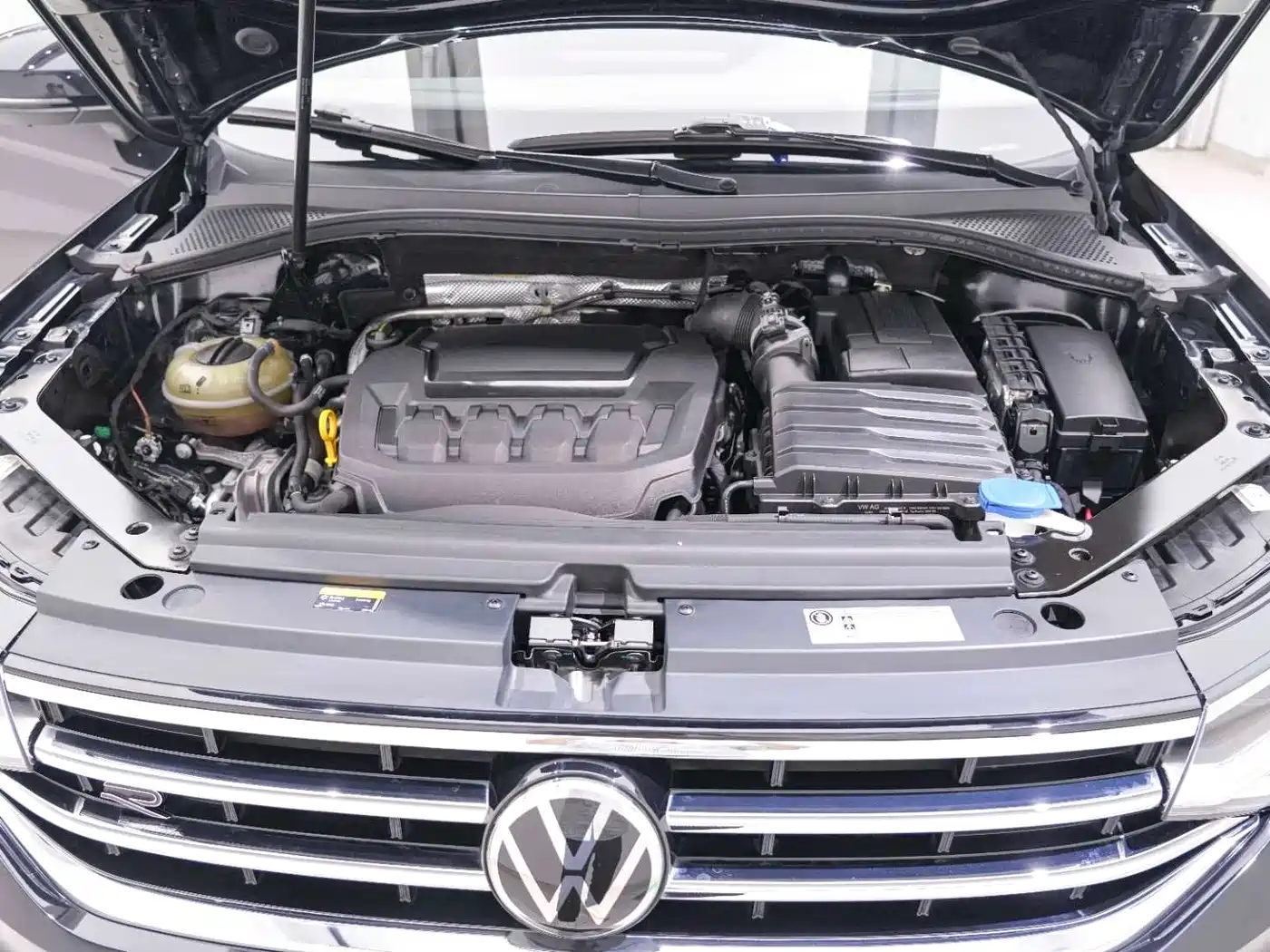 Volkswagen Tiguan L 2024 330TSI Automatic 2WD R-Line Premium Enjoyment Edition фото 21
