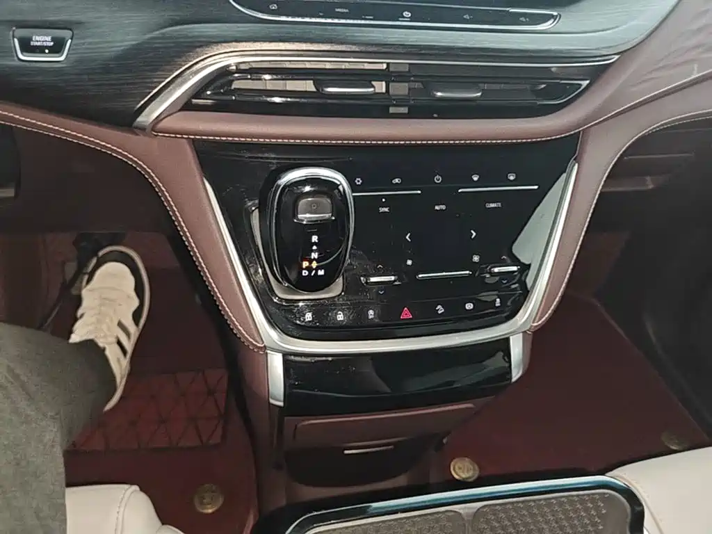 Фото 14 - Buick GL8