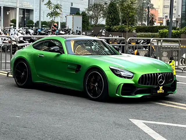 MERCEDES-BENZ AMG GT