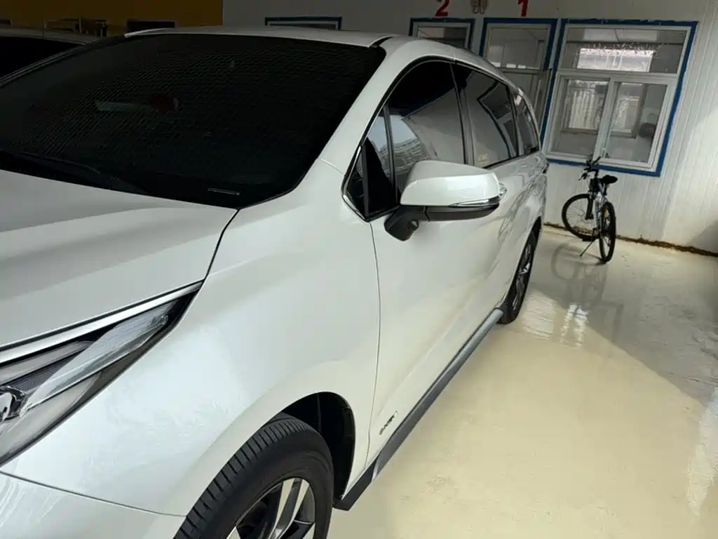 Фото 23 - Toyota Granvia