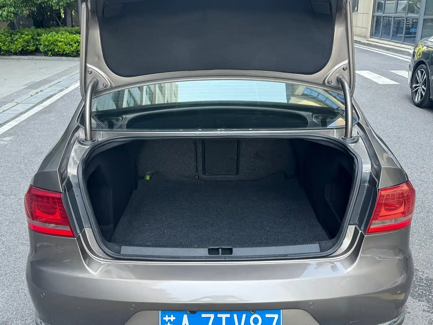 Volkswagen Magotan 2012 Facelift 1.8TSI Luxury фото 9