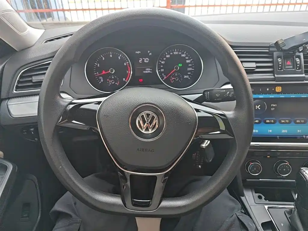 Volkswagen Lamando 2017 230TSI DSG Trend Edition фото 11
