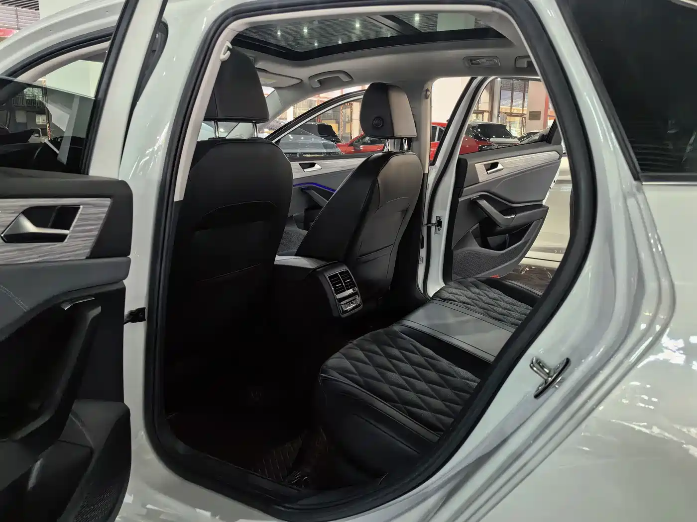 Volkswagen Sagitar 2022 280TSI DSG Surpassing Edition фото 8