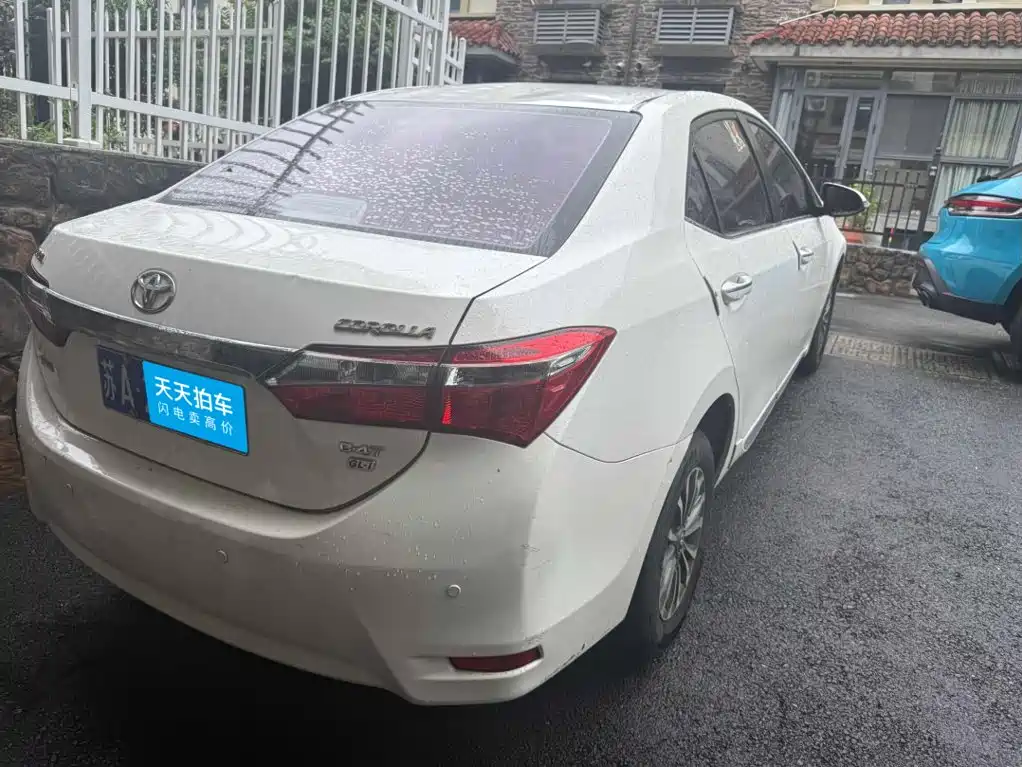 Фото 2 - Toyota Corolla