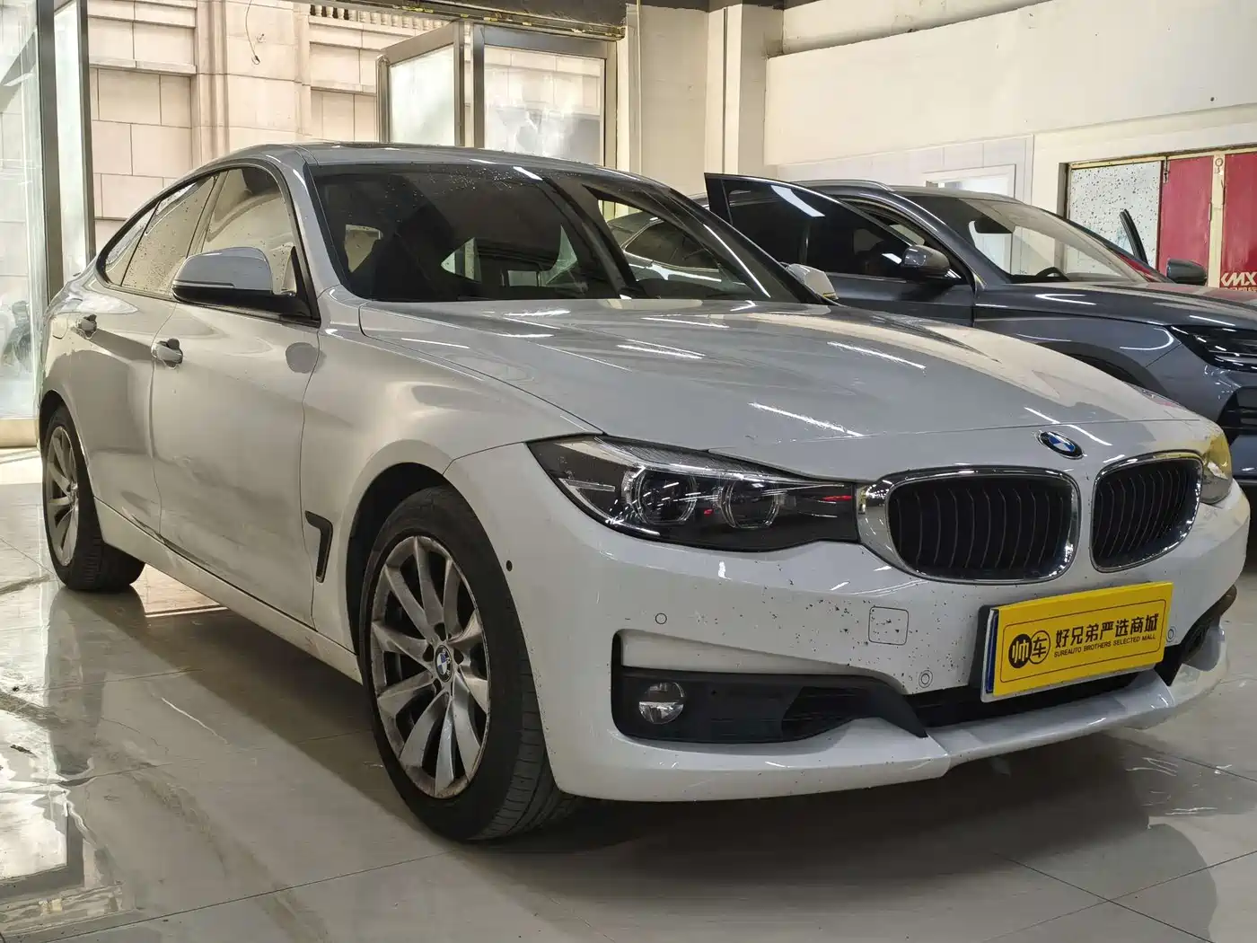 BMW 3 Series GT 2018 320i Fashion фото 2