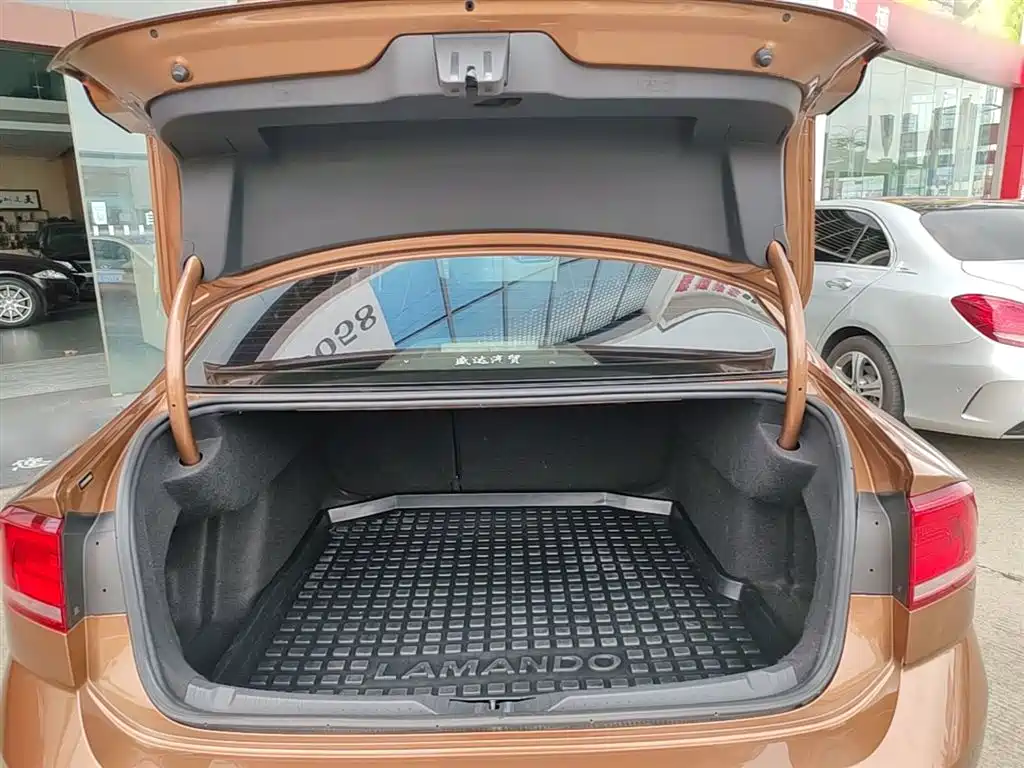 Volkswagen Lamando 2017 280TSI DSG Comfort Edition фото 19