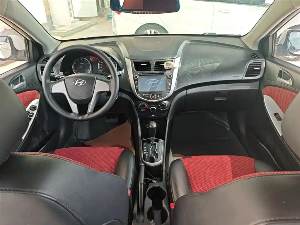 Hyundai Reina 2014 Model 1.4L Automatic GLX фото 10