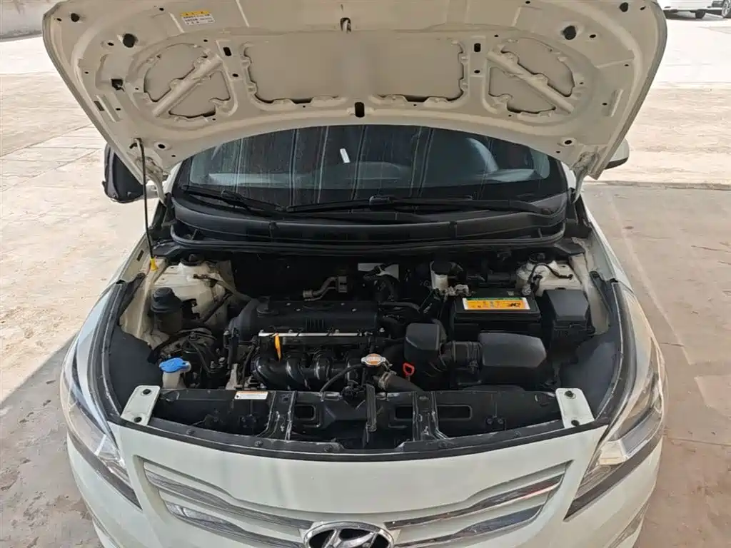 Hyundai Reina 2014 Model 1.4L Automatic GLX фото 20