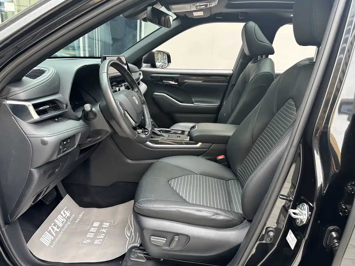Toyota Crown Kluger 2022 2.5L HEV 4WD Premium Edition фото 16