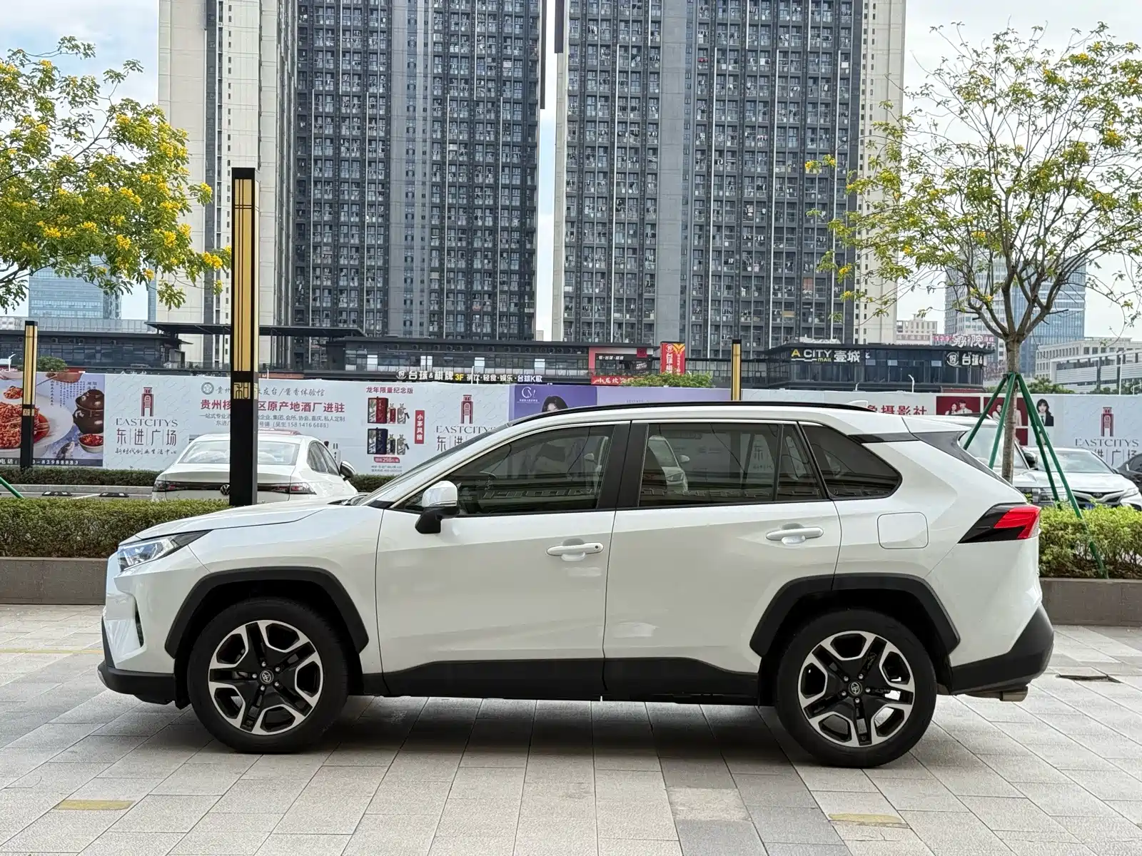 Фото 3 - Toyota RAV4