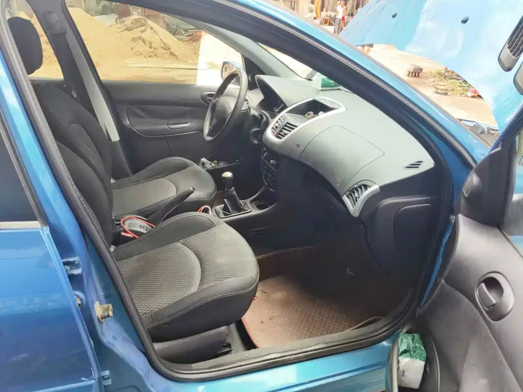 Peugeot 207 2012 2011 Hatchback 1.4L Manual Joy Edition
