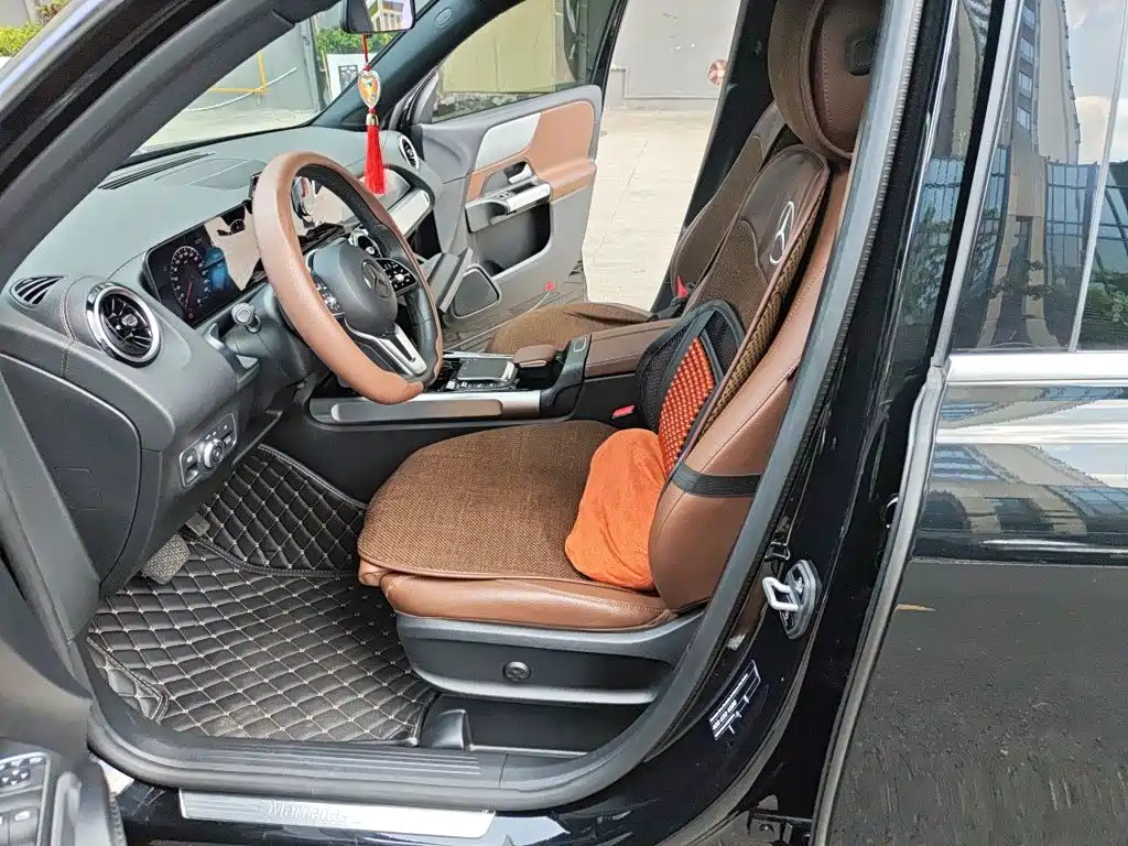 Photo 11 - Mercedes-Benz GLB