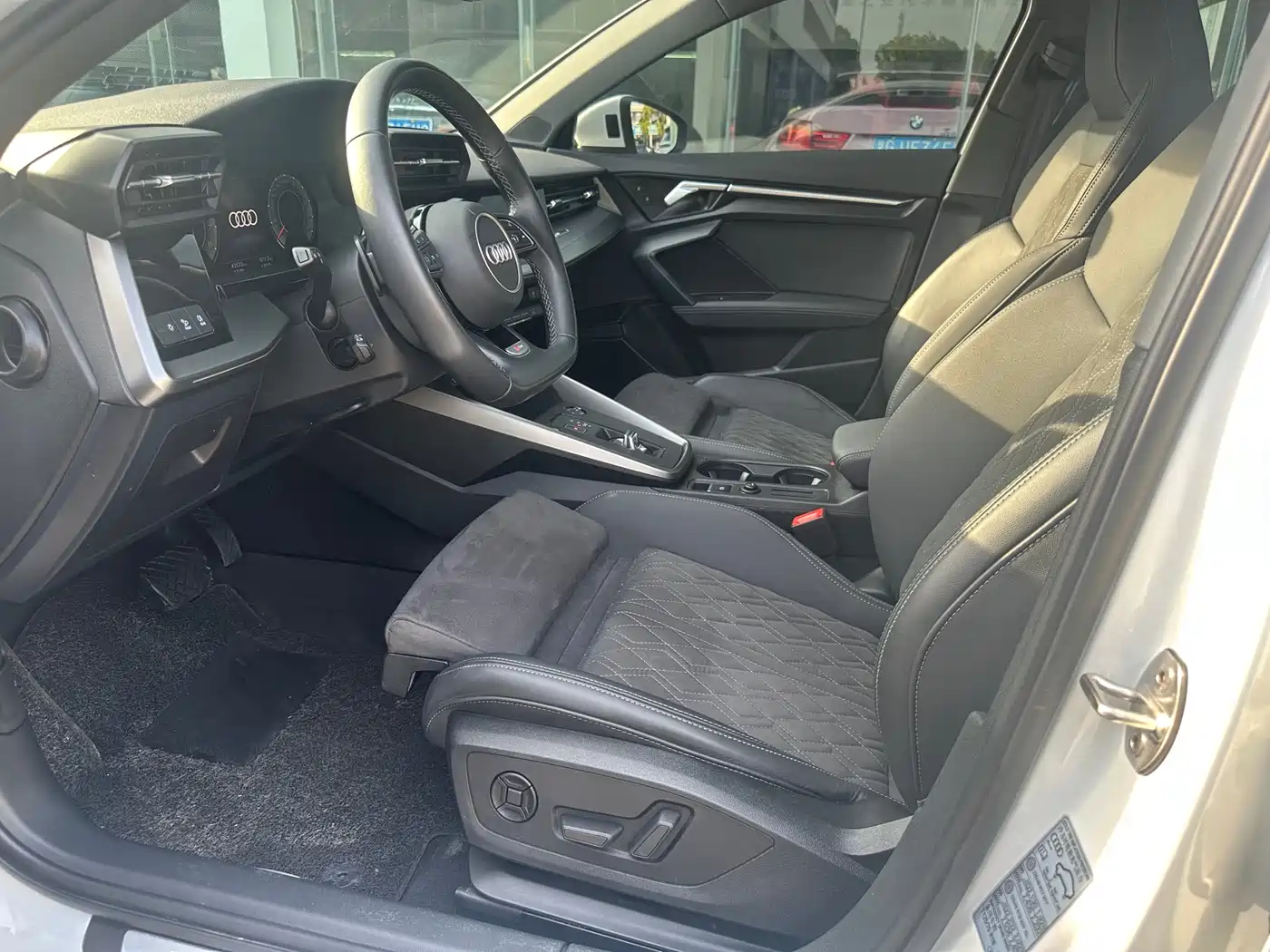 Audi A3 2023 Facelift A3L Limousine 35 TFSI Luxury Sport фото 4