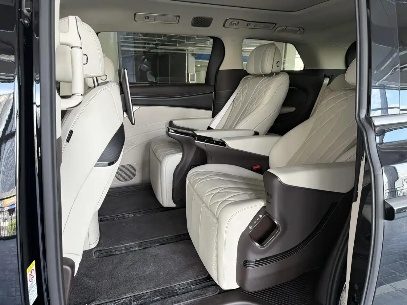 Denza D9 2025 2025 Model DM-i Smart Drive Edition 1020 AWD Flagship