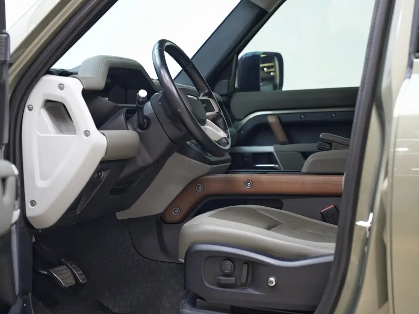 Land Rover Defender 2020 Model 110 P400 HSE фото 8