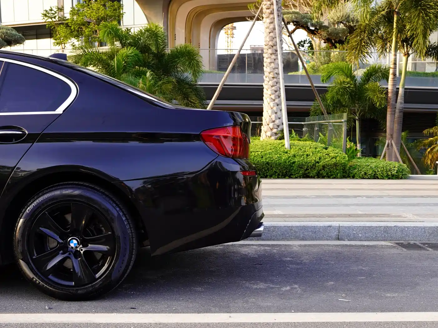BMW 5 Series 2011 528Li Luxury фото 24