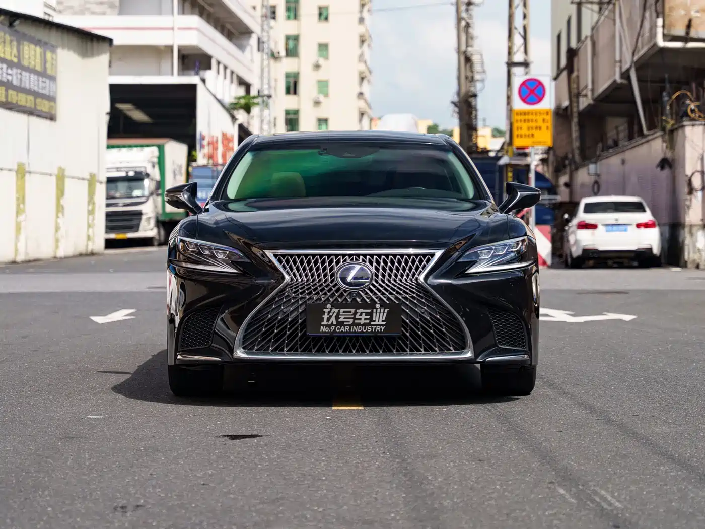Lexus LS 2018 500h Excellence Edition China V фото 2