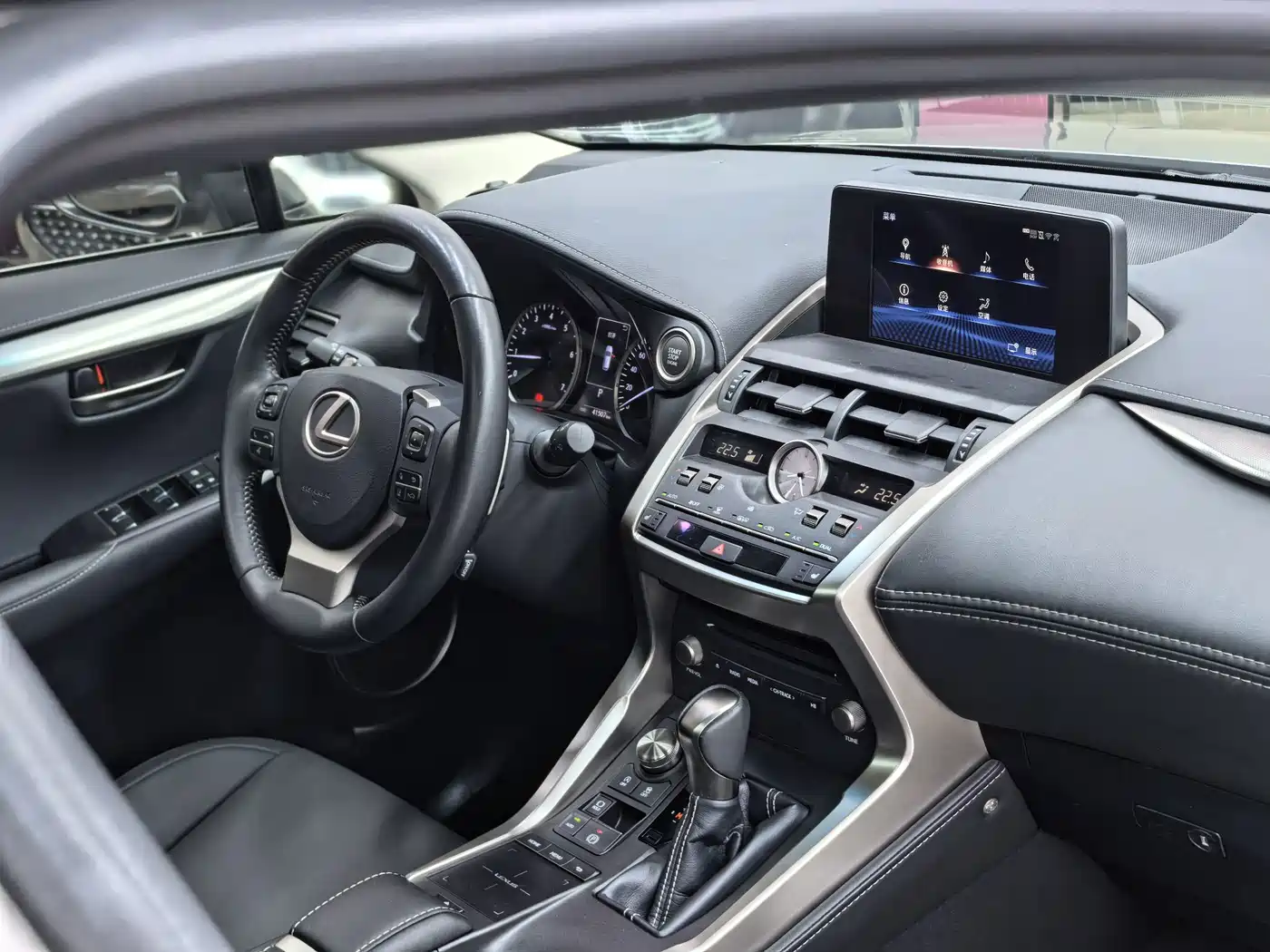 Фото 22 - Lexus NX