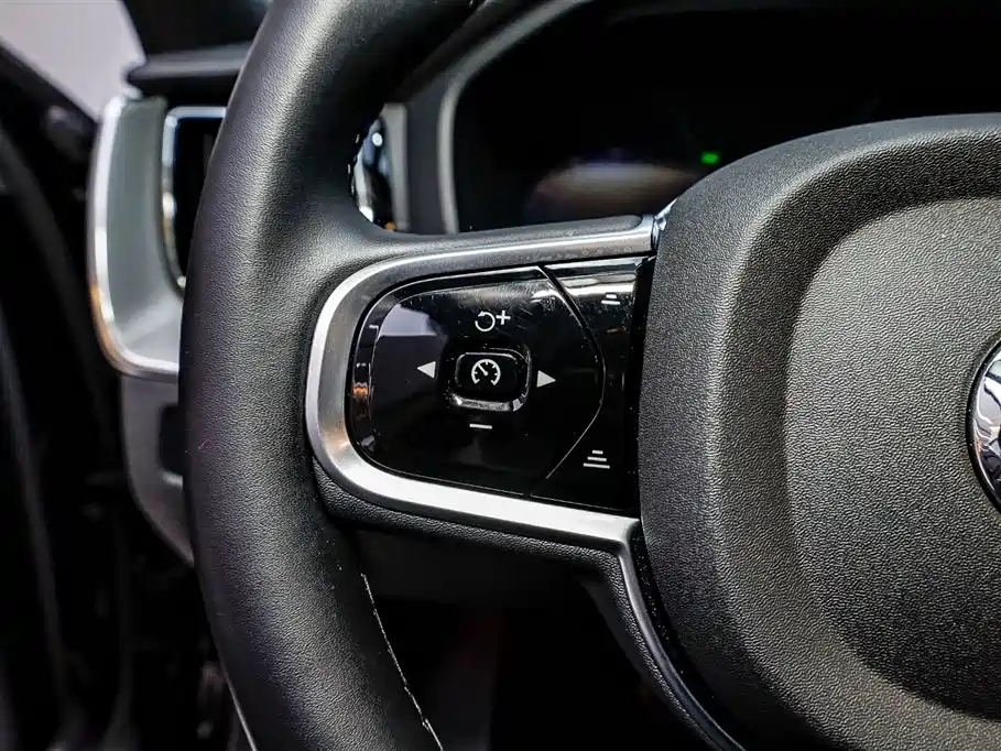 VOLVO XC60 PLUG-IN HYBRID