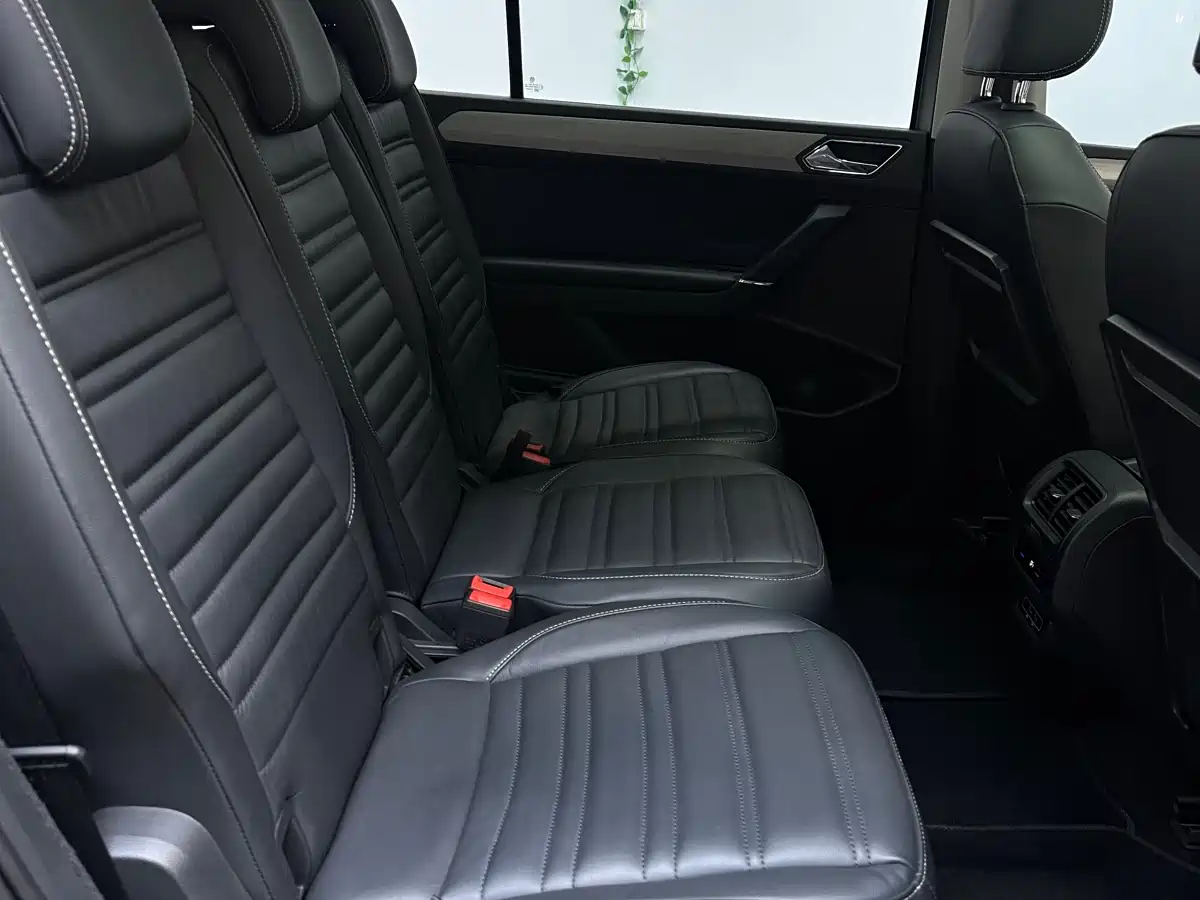 Volkswagen Touran 2018 Touran L 280TSI DSG Cross Edition 7-seater China VI фото 11