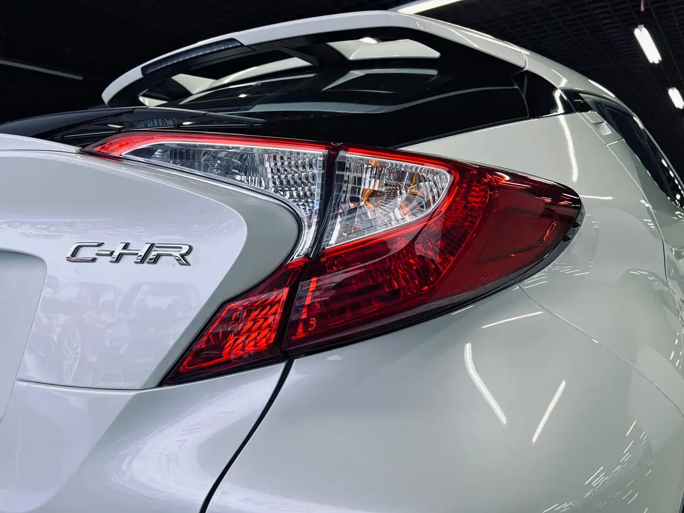 Toyota C-HR 2021 2.0L Luxury Edition фото 12