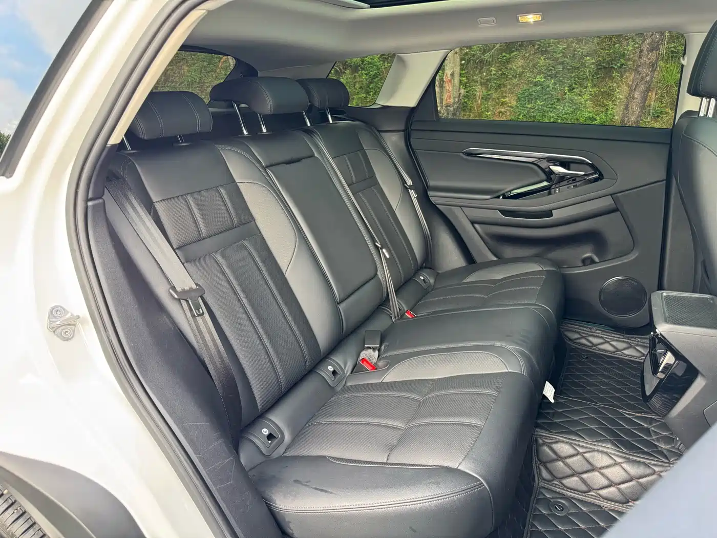 Land Rover Range Rover Evoque 2022 Range Rover Evoque L 200PS R-Dynamic Standard Elite Edition фото 22