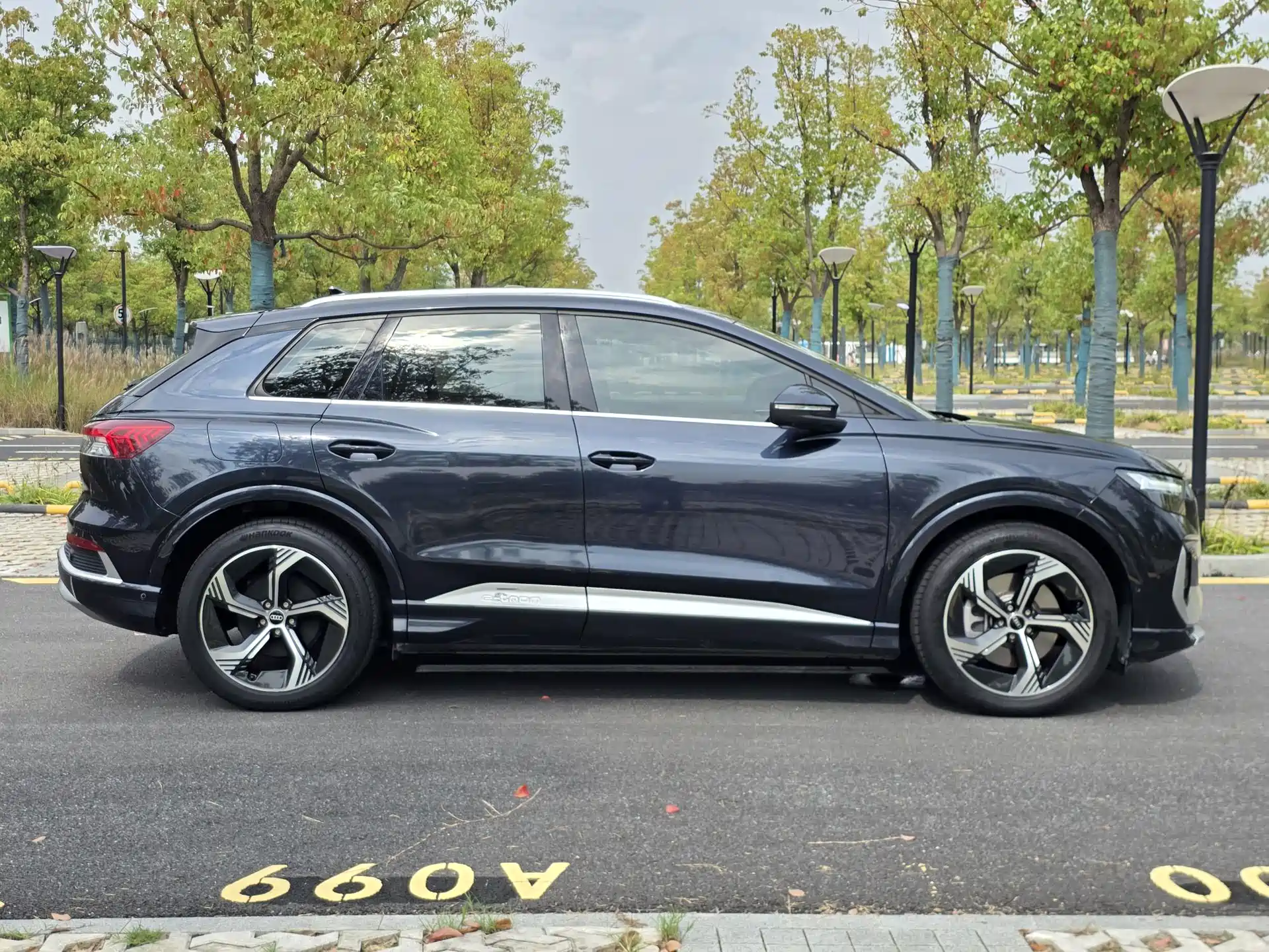 Photo 8 - Audi Q4 e-tron