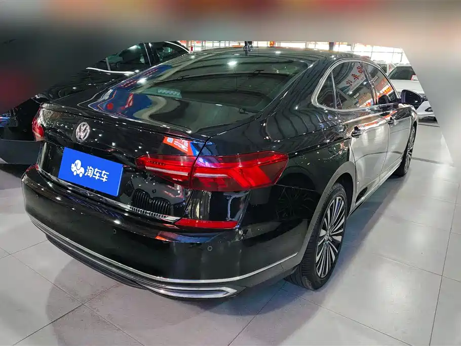 Volkswagen Passat 2020 330TSI Luxury Edition China VI фото 3