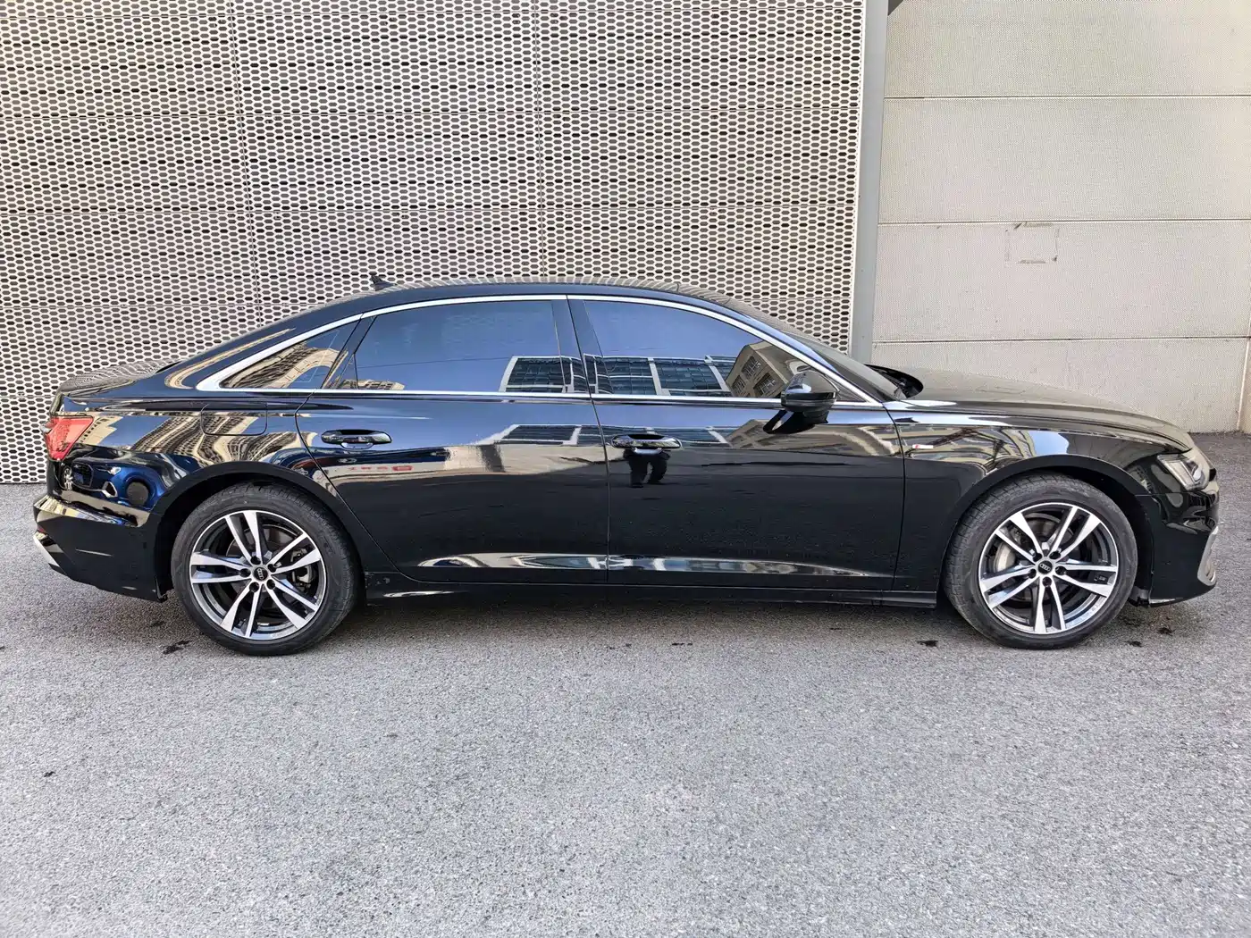 Audi A6L 2023 40 TFSI Luxury Dynamic фото 3