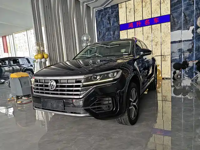 VOLKSWAGEN TOUAREG