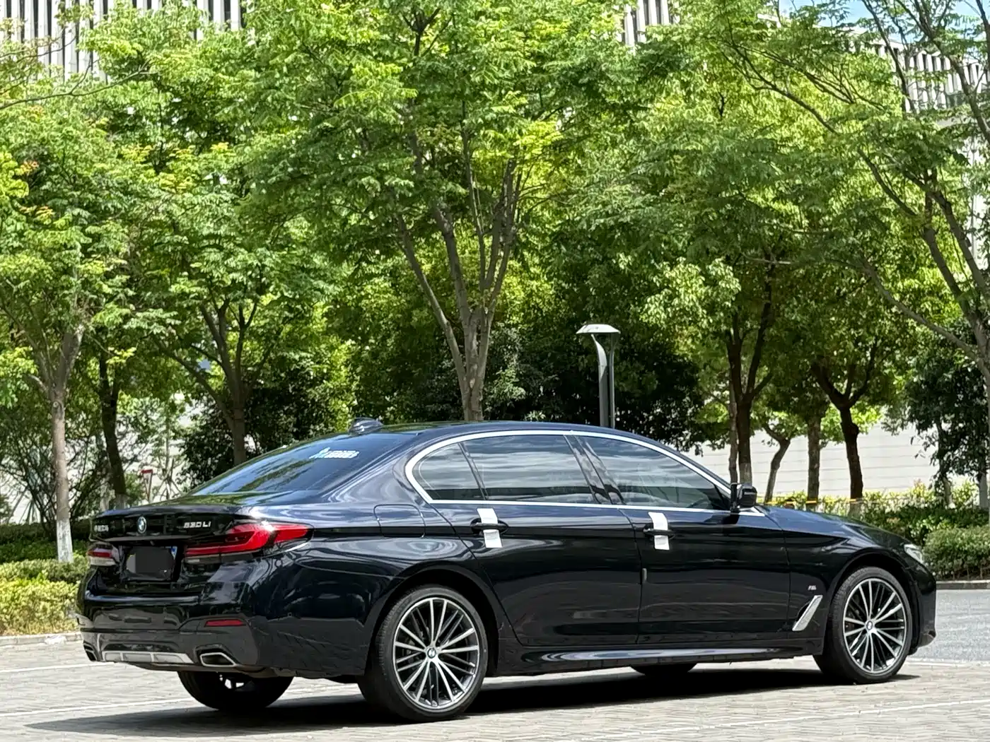 BMW 5 Series 2023 530Li Leading M Sport Package фото 5