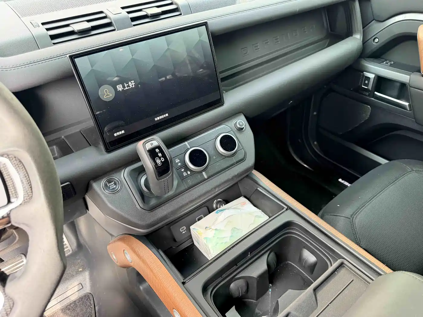 Photo 8 - Land Rover Defender