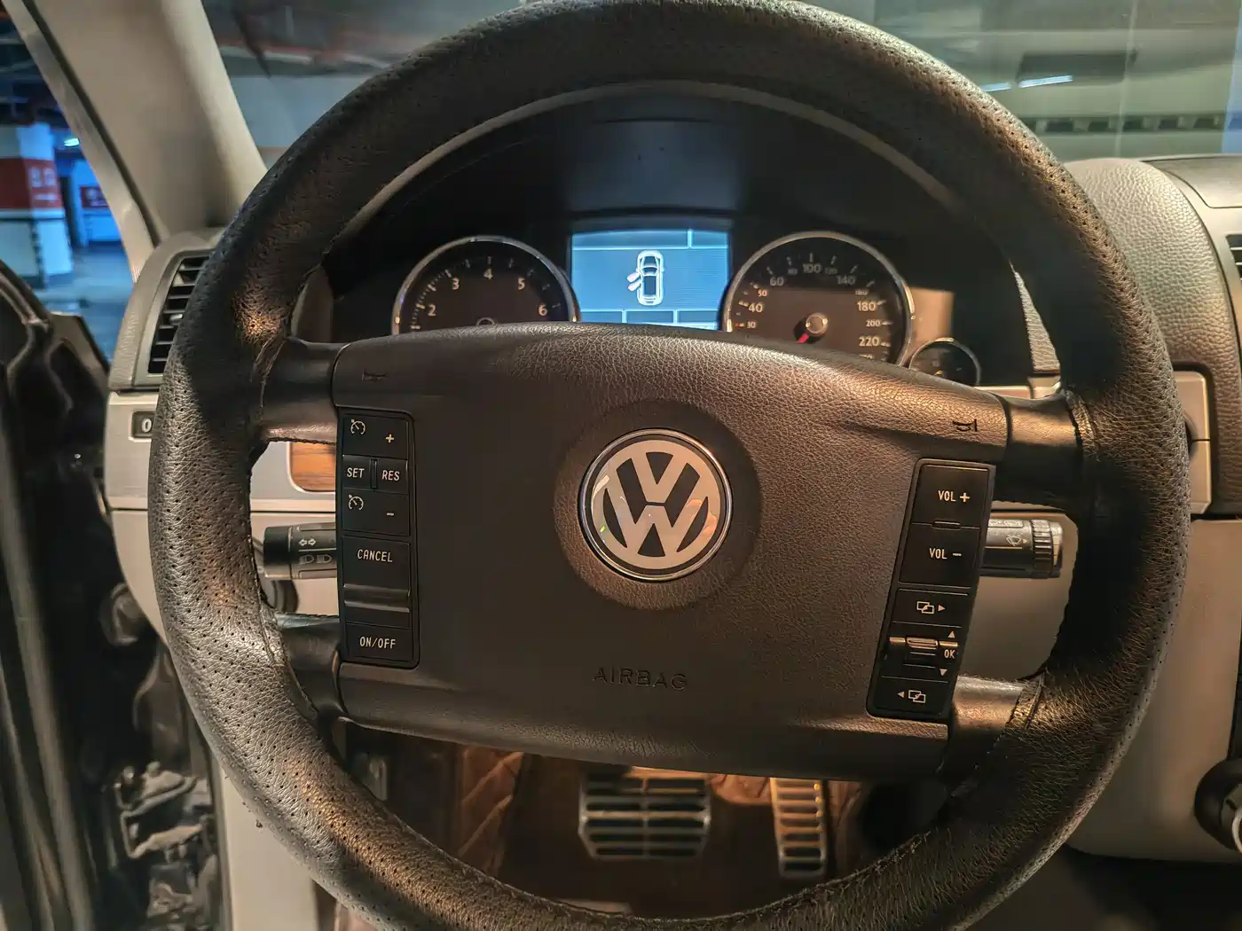 Volkswagen Touareg 2007 4.2L Premium фото 17