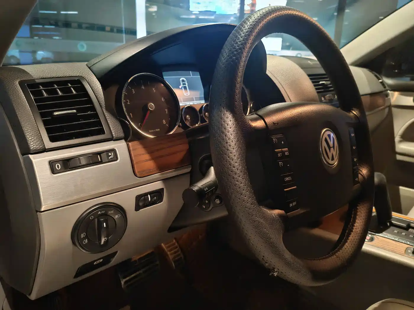 Volkswagen Touareg 2007 4.2L Premium фото 14