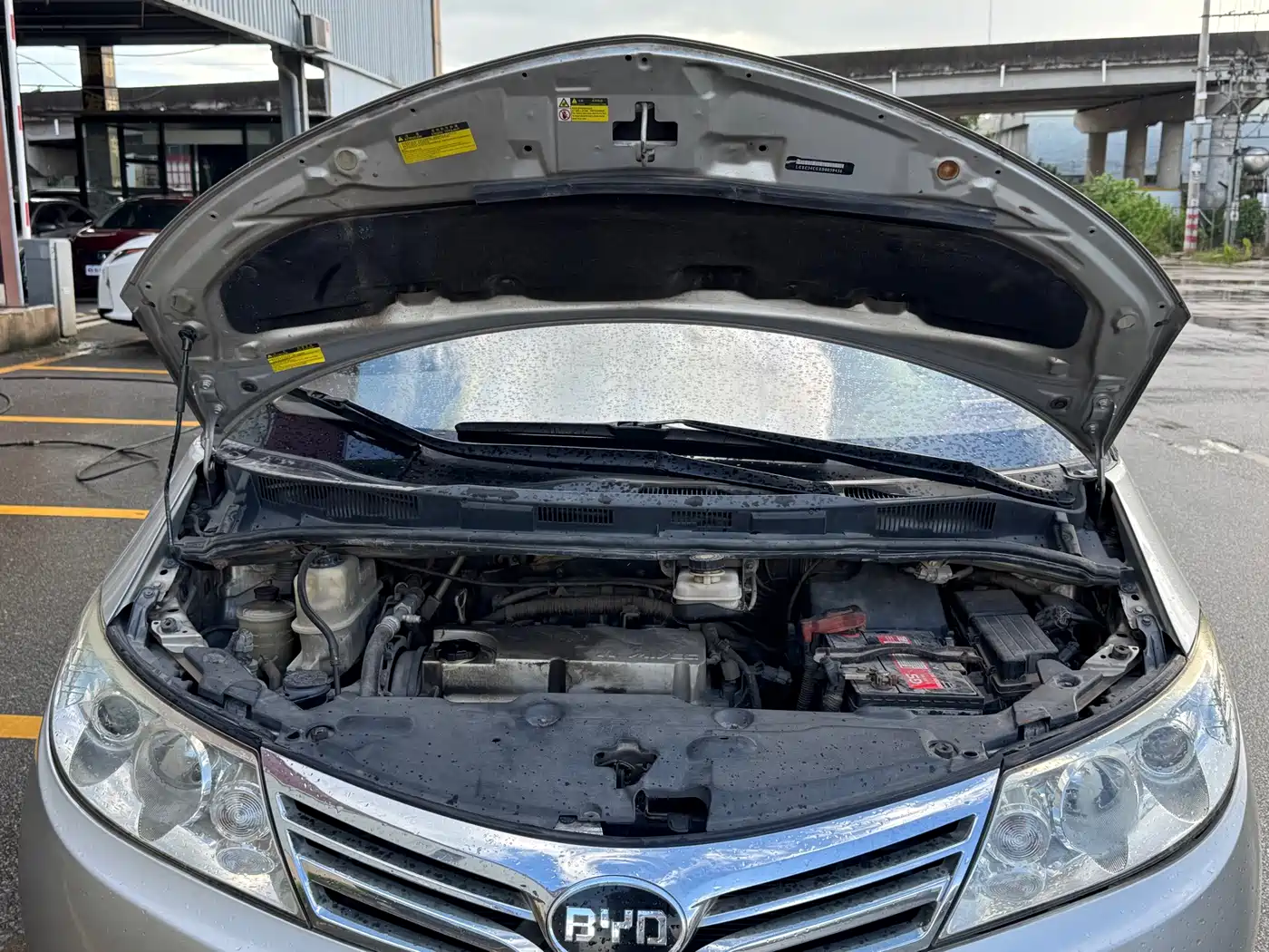 BYD M6 2013 2013 2.4L Automatic Premium