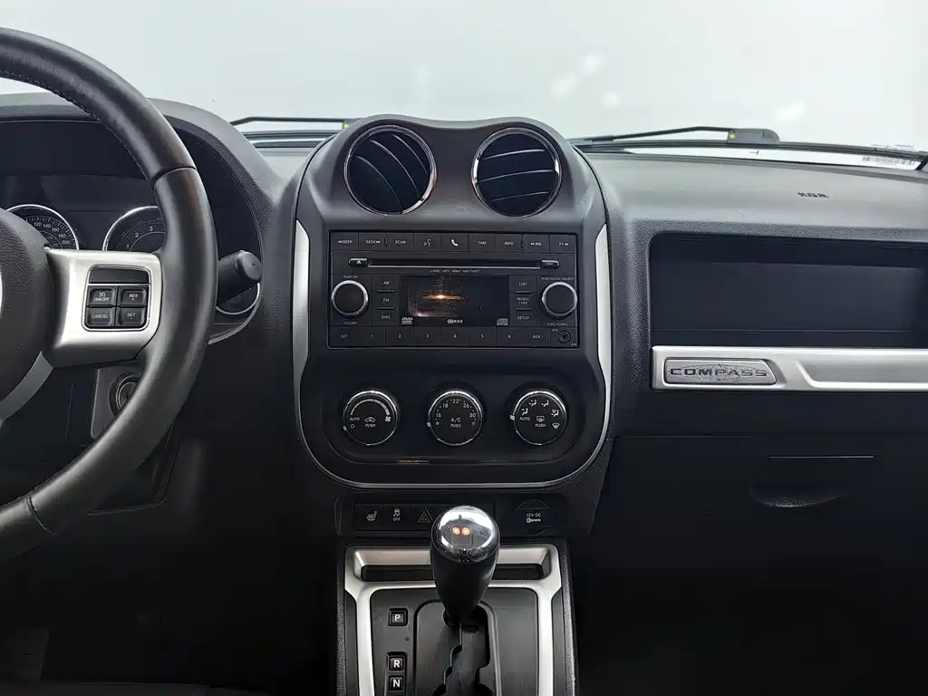 Фото 12 - Jeep Compass (Import)