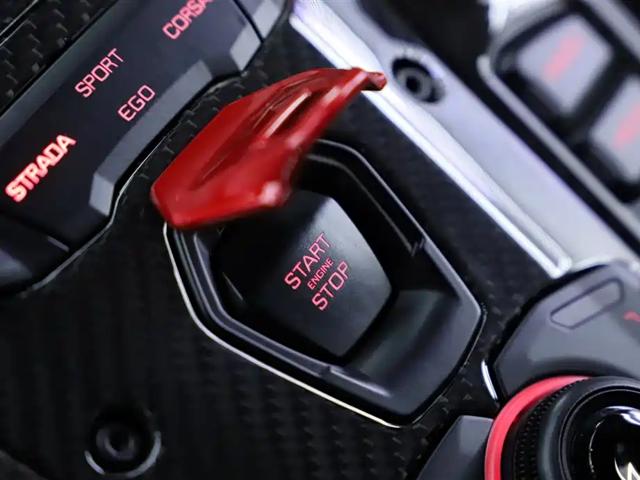 LAMBORGHINI AVENTADOR