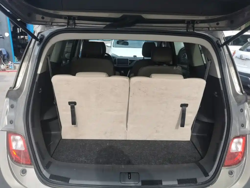 Photo 19 - Buick GL6