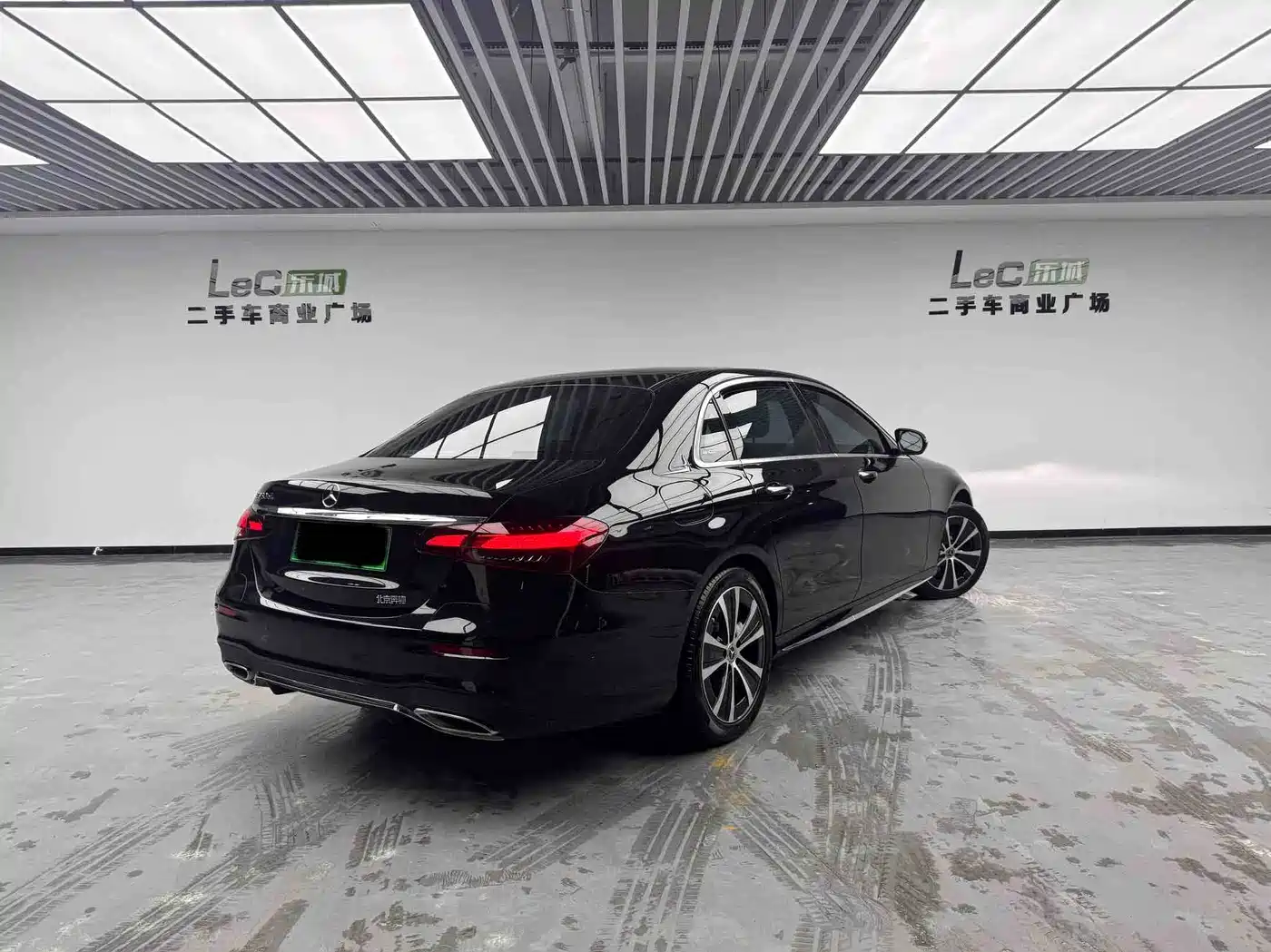 Mercedes-Benz E-Class New Energy 2023 E 350 e L Plug-in Hybrid Sport Sedan фото 4