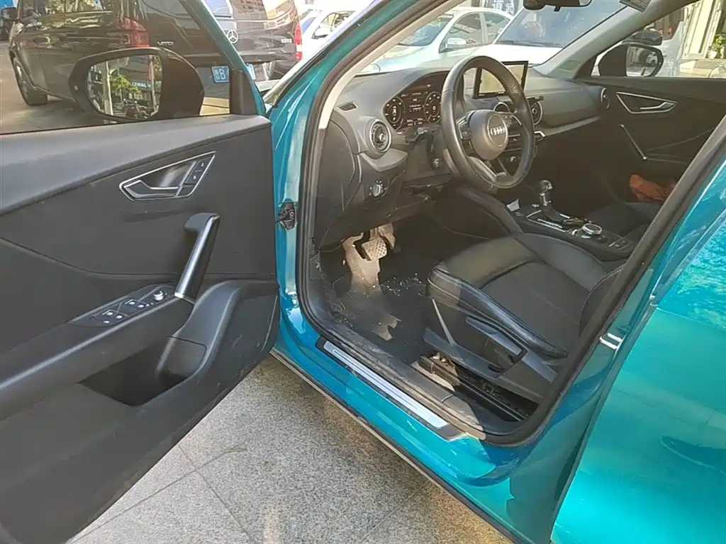 AUDI Q2L E-TRON