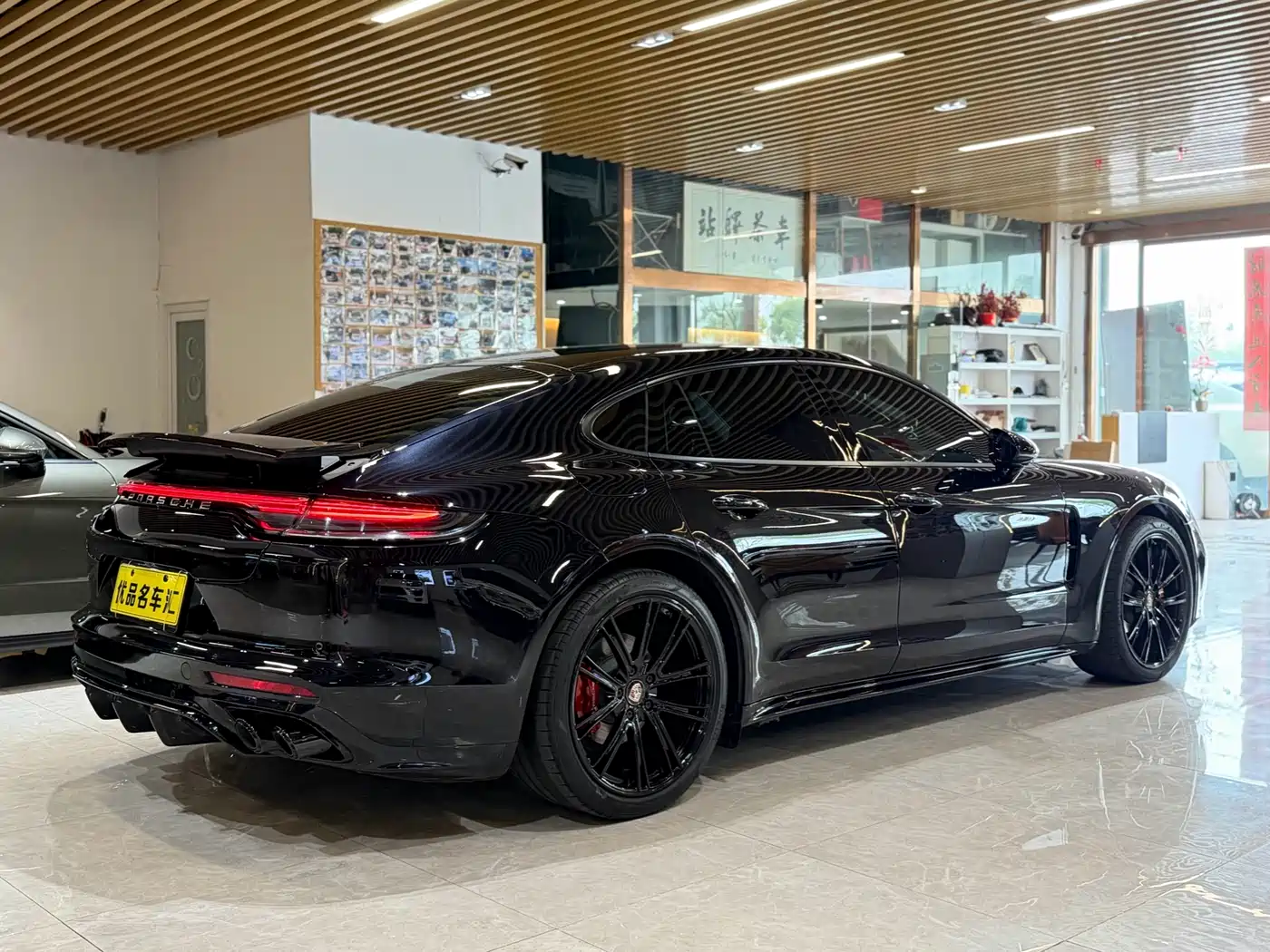 PORSCHE PANAMERA