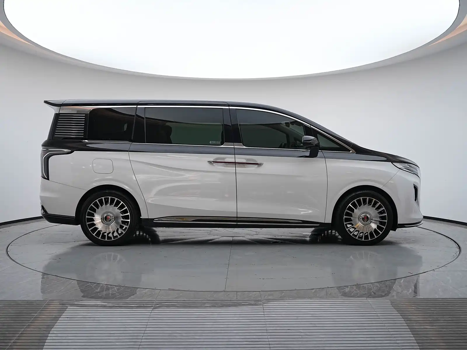 Фото 5 - Hongqi HQ9