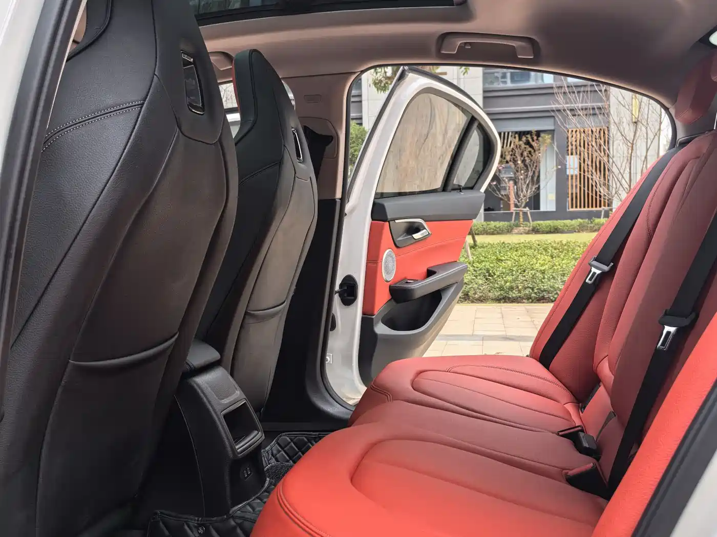 BMW 1 Series 2023 125i M Sport Shadow Edition фото 10