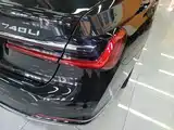 Фото 8 - BMW 7 Series