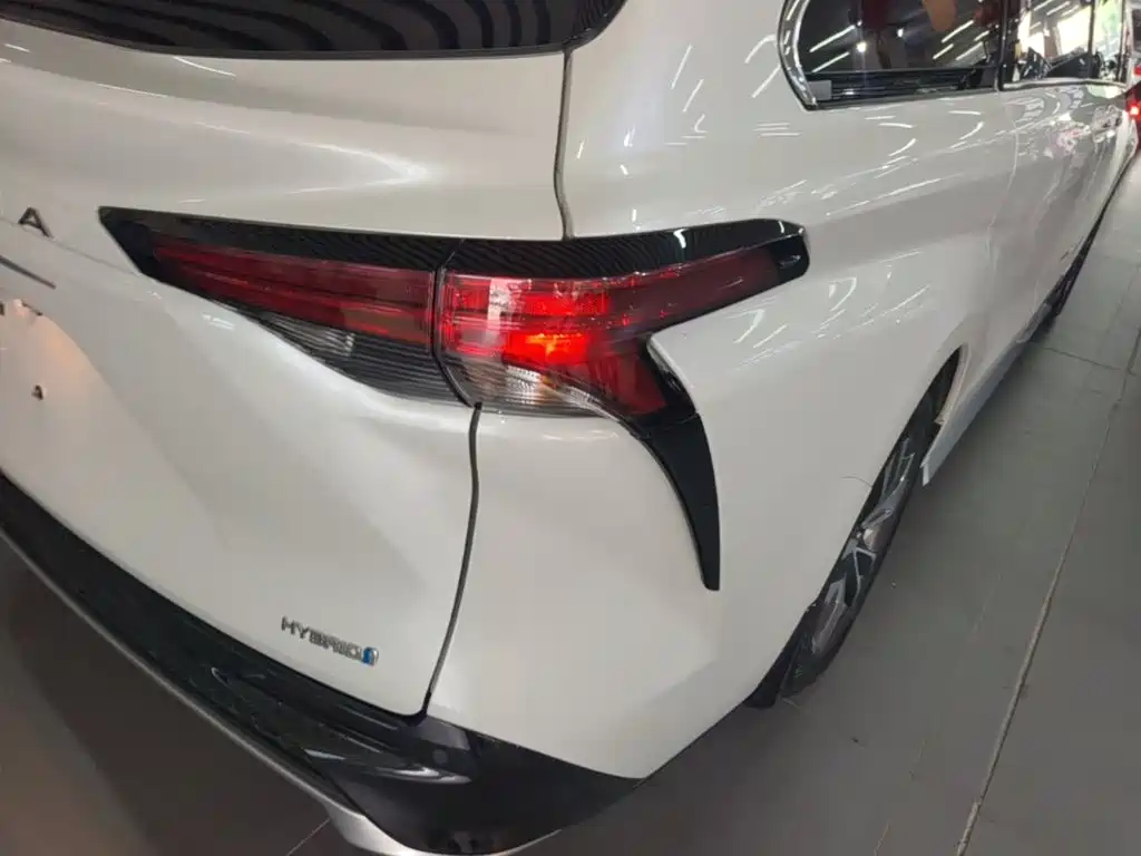 Фото 8 - Toyota Granvia
