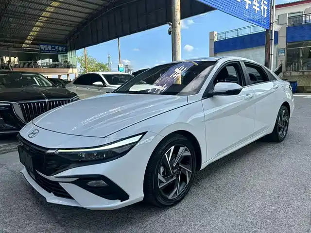 HYUNDAI ELANTRA