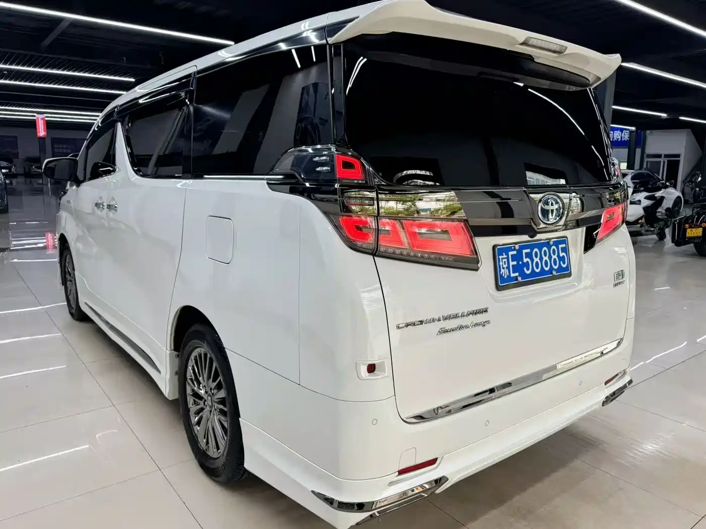 Toyota Vellfire 2021 Crown Hybrid 2.5L HV Premium Edition фото 4